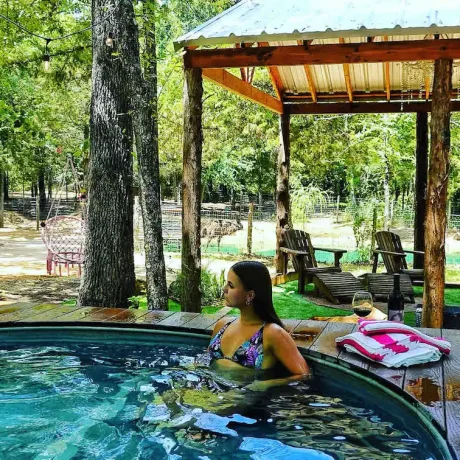 A luxurious hot tub surrounded by lush landscaping, perfect for relaxing after a day of resort activities at Oak Meadow Ranh RV in Valley View, TX.